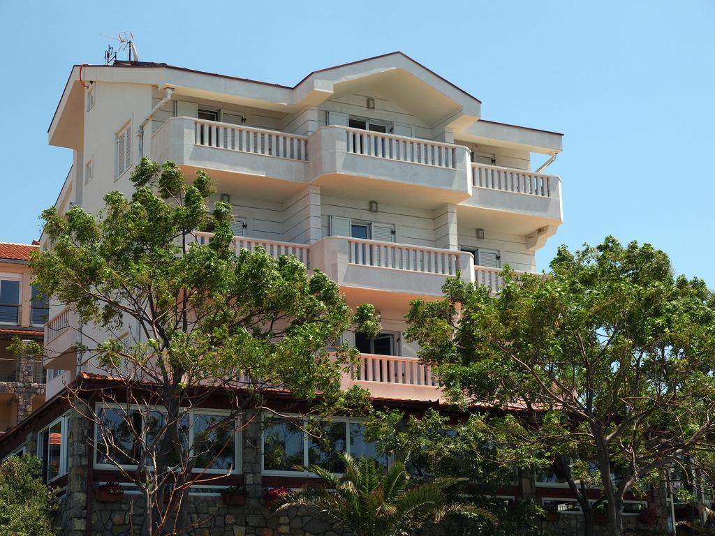 Hotel R Utjeha Εξωτερικό φωτογραφία